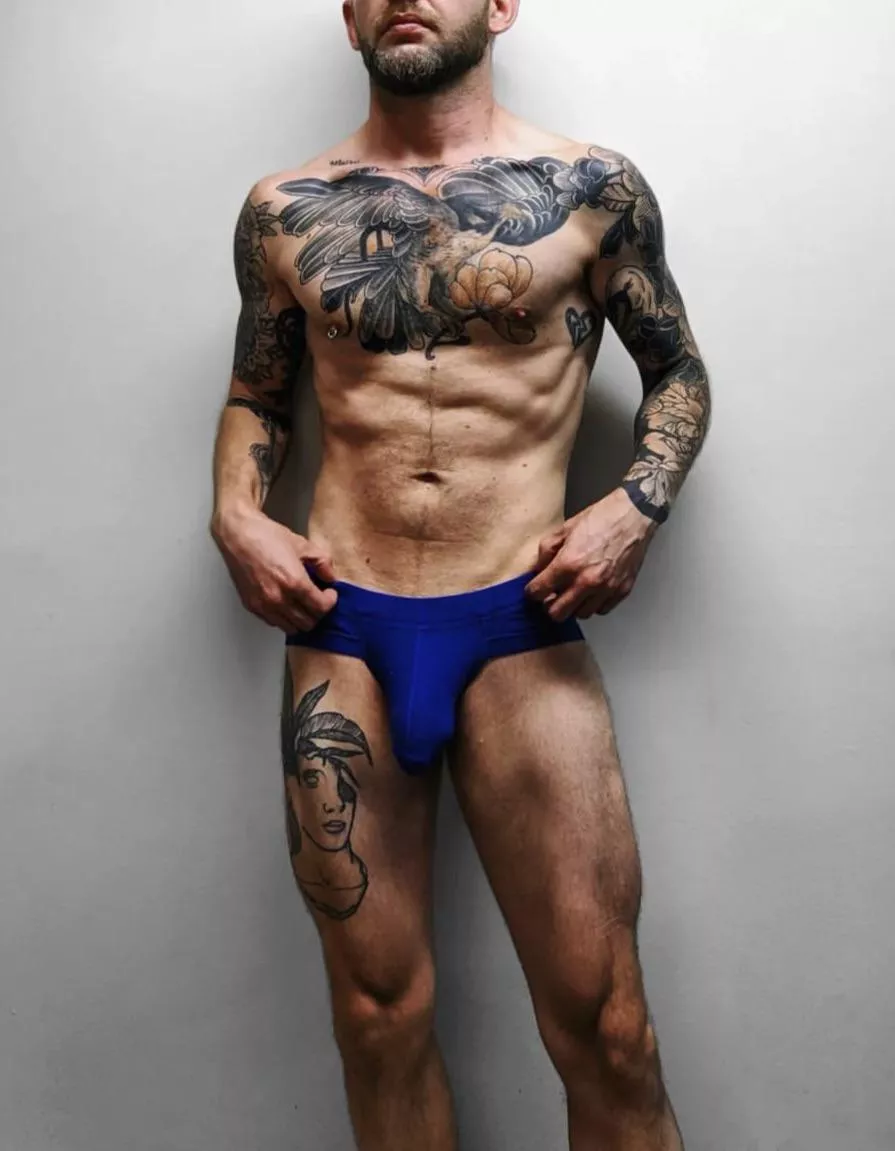 Happy Friday! Rock out in your briefs. [37] posted by yourplantdaddy3