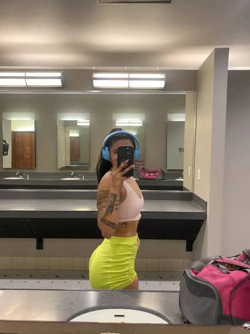 How do I look ? by yesznat