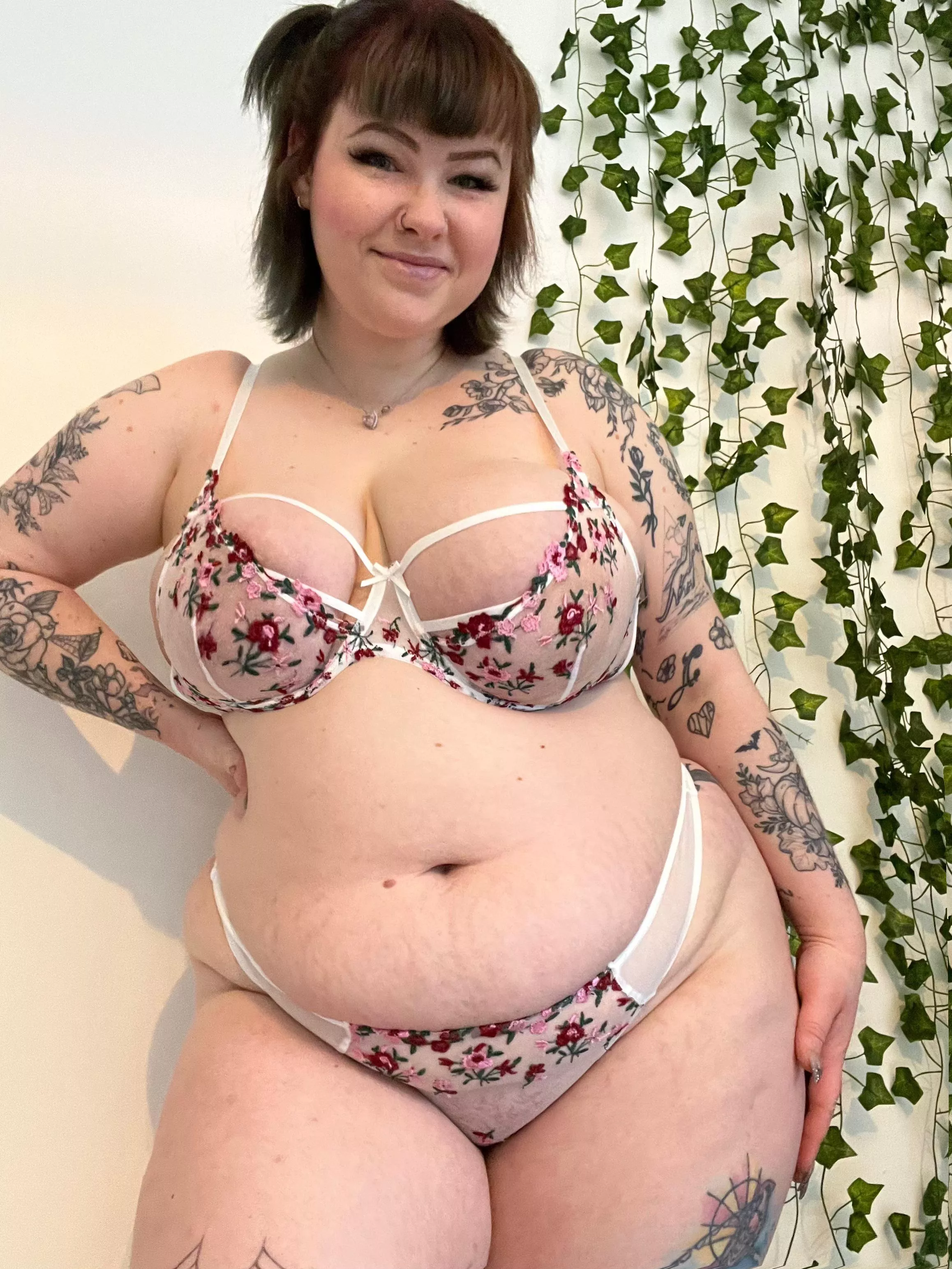 How hot are my curves on a scale of 1-I’d fuck you posted by ScarletCutie