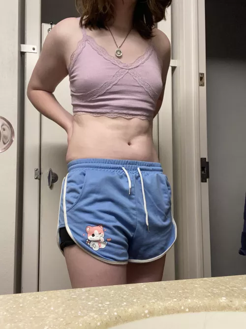 i got a new outfit!! :D by ScarlettGray222