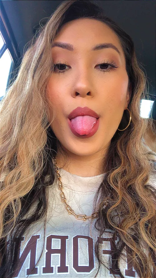 I just want to be taken care of 🖤 @_elle_divine by bunnylovesplants22