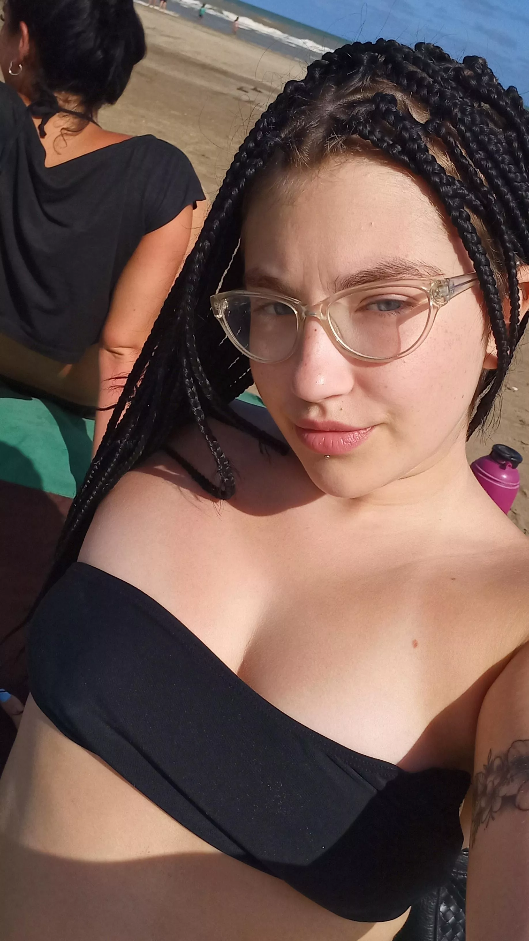 I love being on the beach, in the sun and tanning posted by Lailabnok