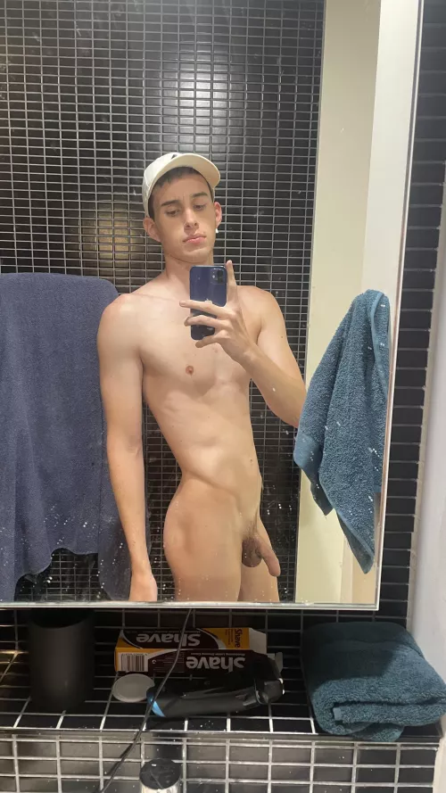 I need to wear white hats more, they really do favours for me by melbourneboy00