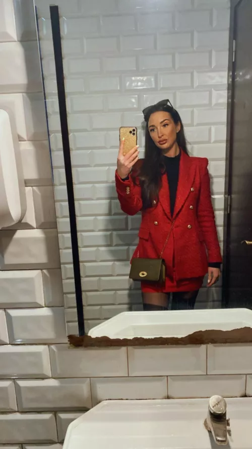 I never wear pink but I think it suits my brunette hair by lauriejayb