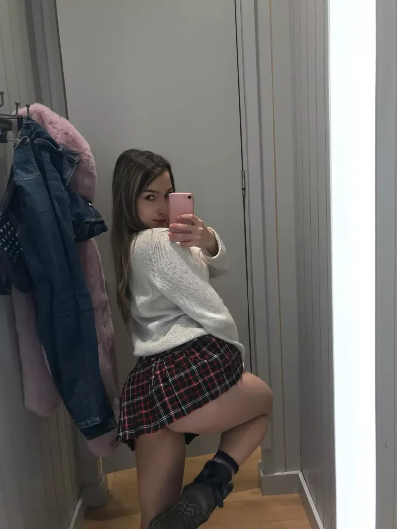 im hotest girl in school👅 posted by 777LemonJuice