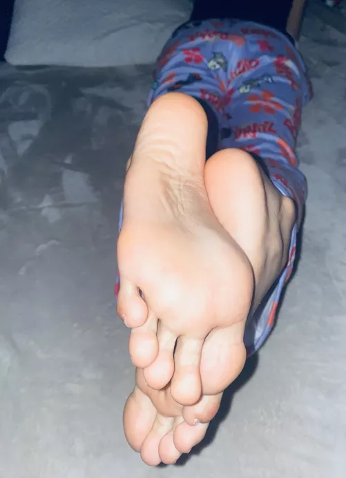 Imagine the footjob🍆💦(oc) by M3L0_333
