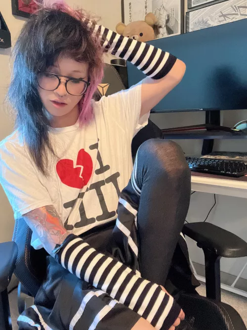 It’s been so cold lately, is it cold where you are at?? :3 by Daithly