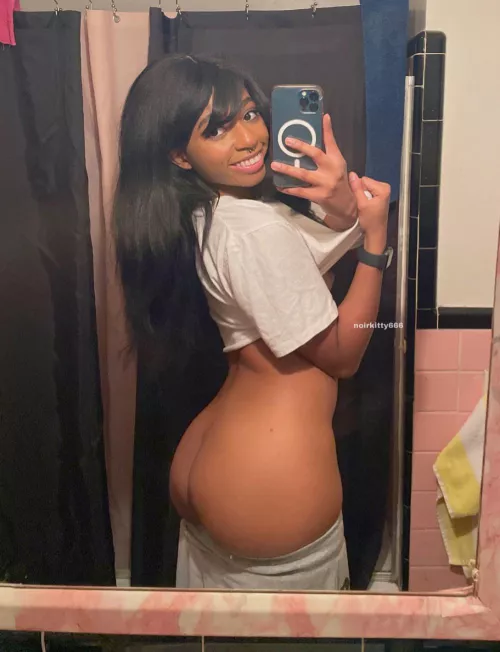 it's kinda small but still smackable and edible i hope by noirkitty666