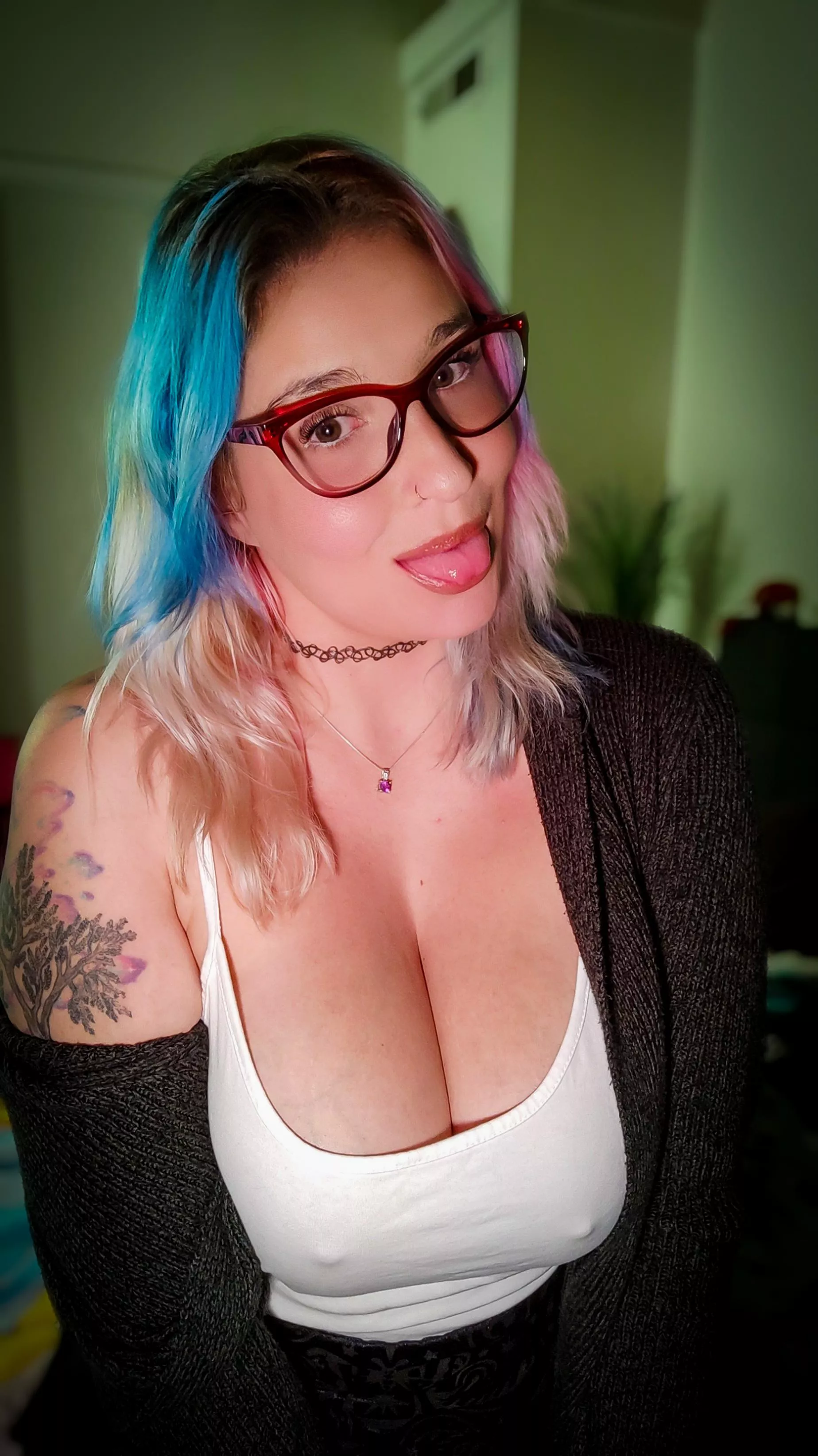 Just in a silly mood today posted by Sarothica69