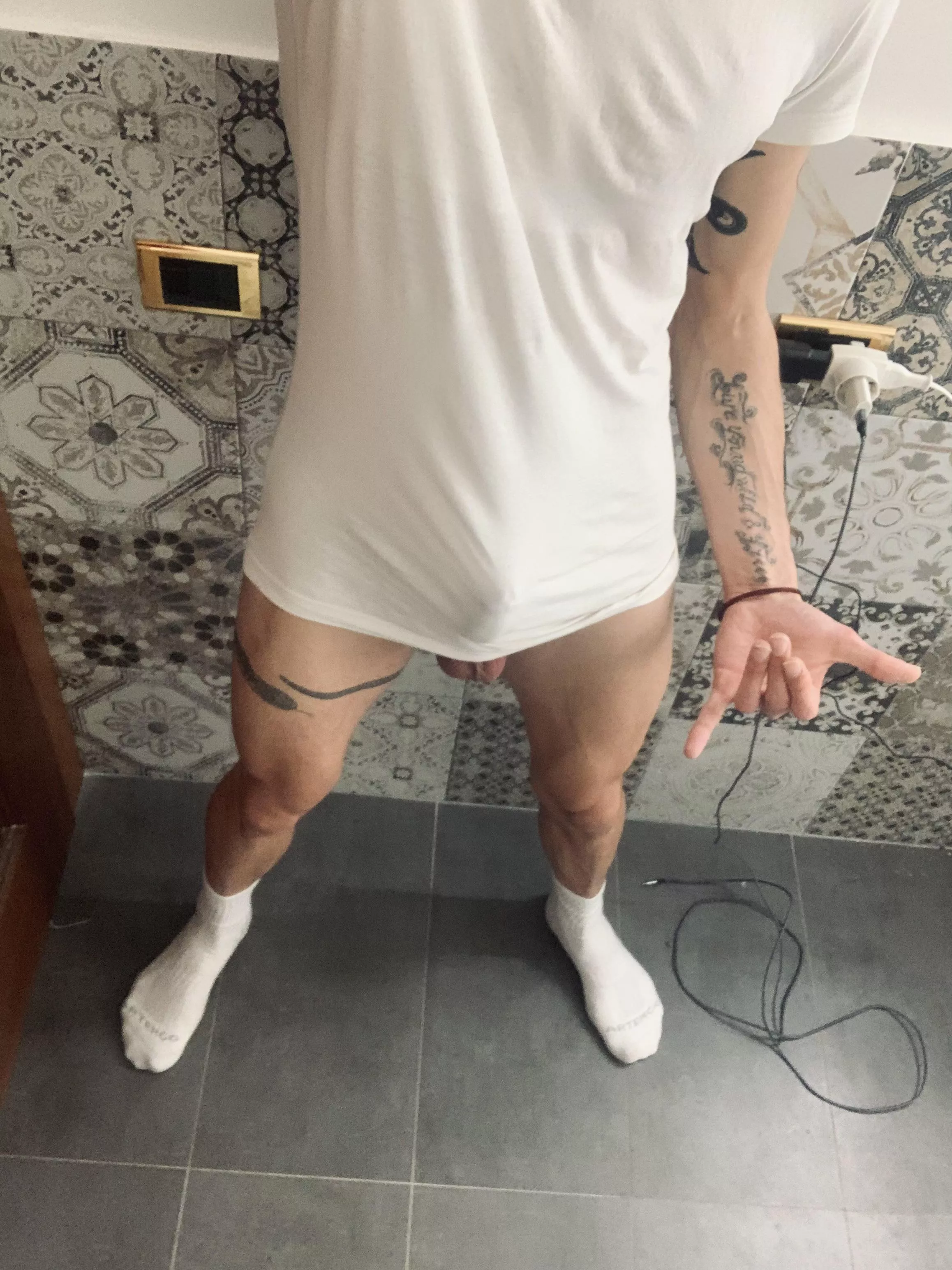 Let me make you horny 😏🤙🏻🔥 posted by MessyTop23