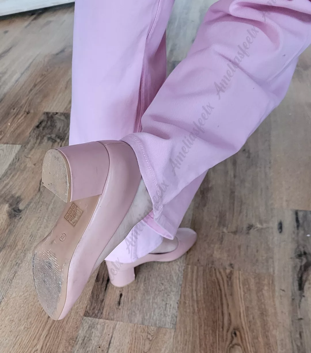 Lick my dirty heels 😛 posted by ameliasfeetx