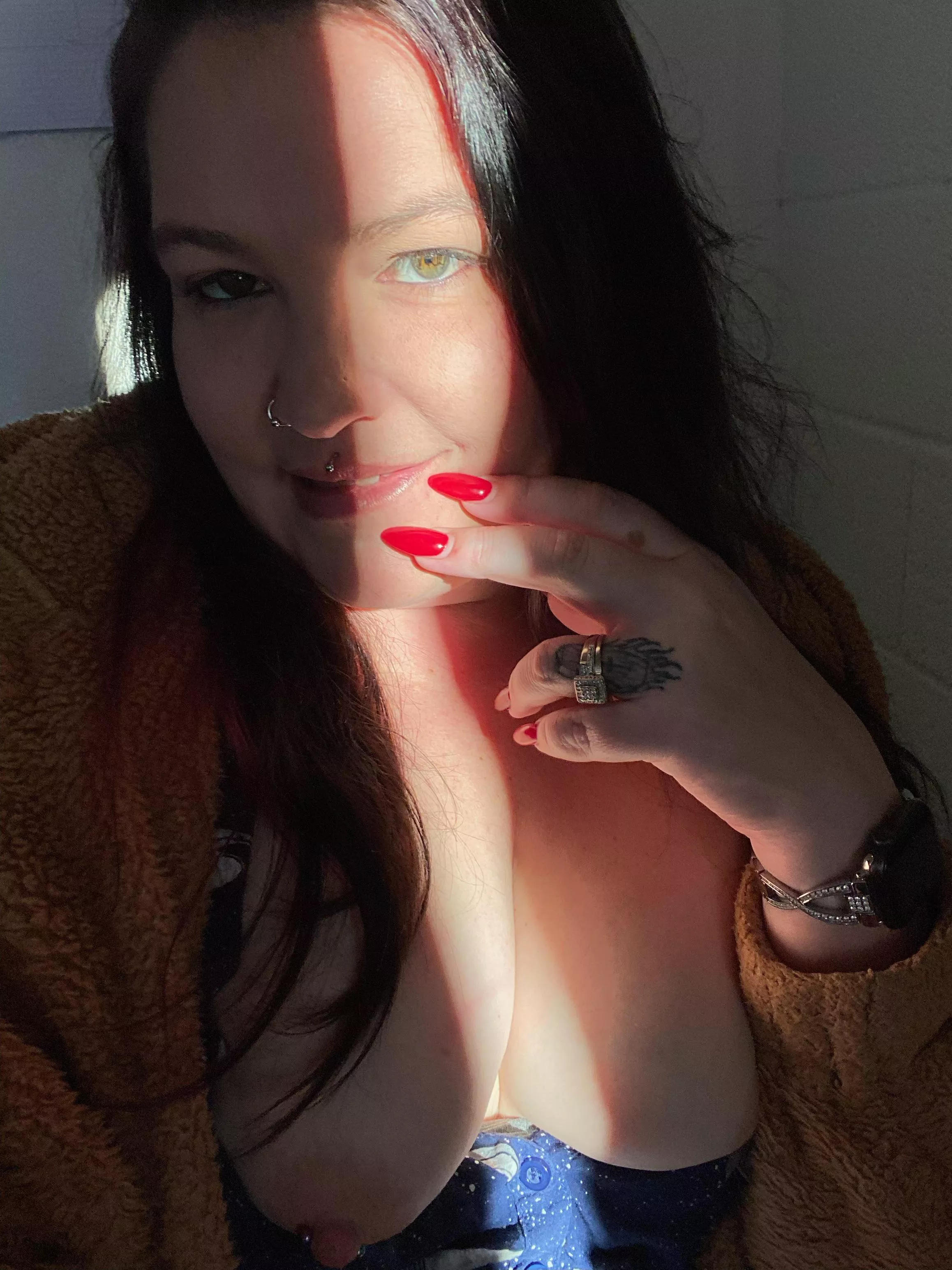 Look into my eyes… posted by wetncurvy