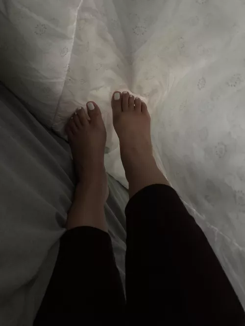 Morning lazy feet 🥱 by Summerlove_06222