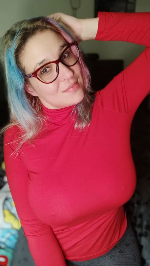 No make-up, just chilling by Sarothica69