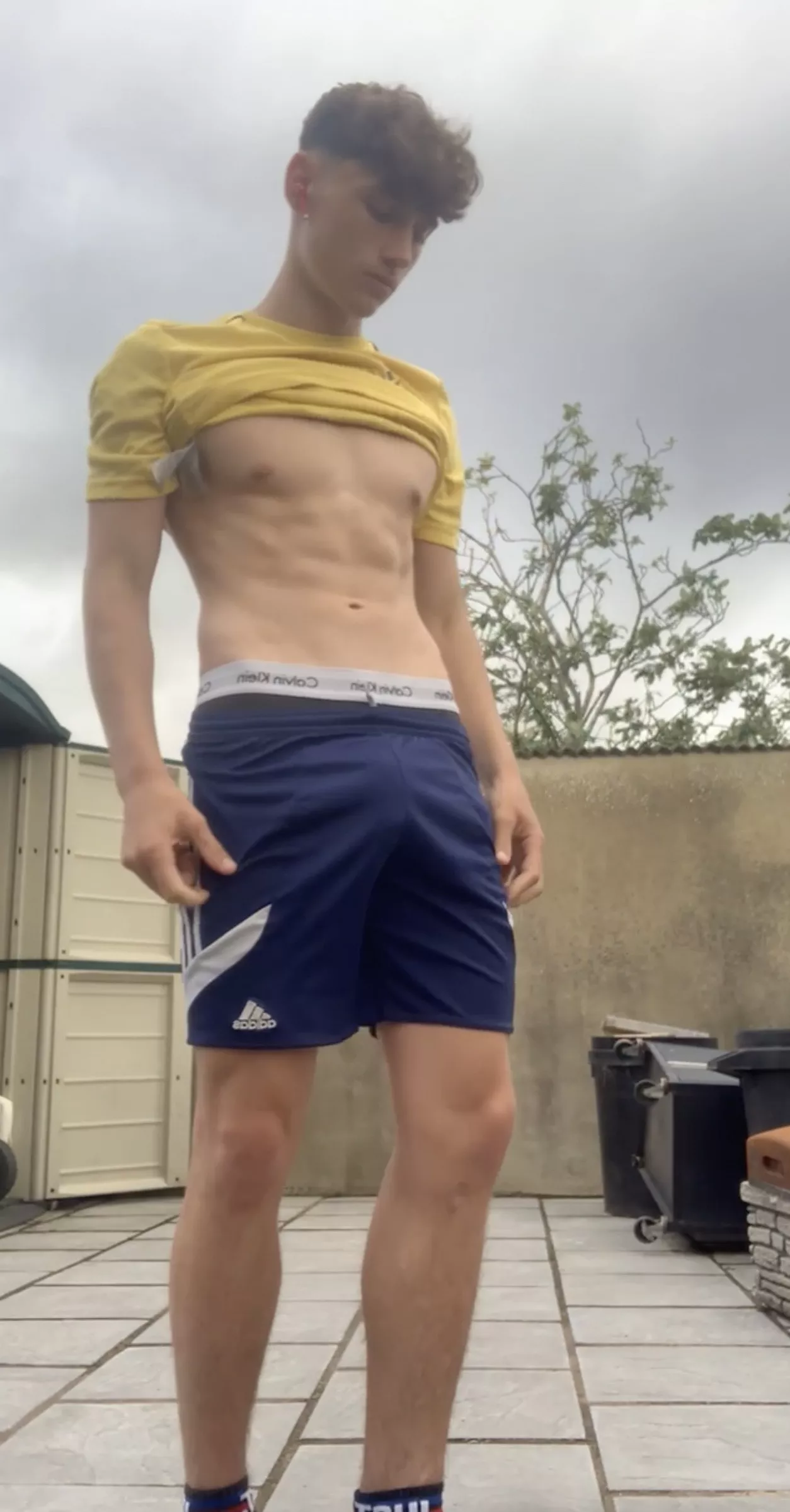 Rate my bulge 👀👀 posted by leo-brooks