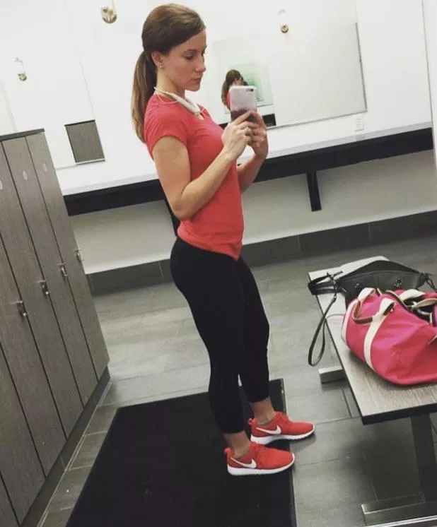 Rise and grind boys and girls. Time to get it with your girl. Killing the color matching with my outfit too :) posted by HereToPostGymPics