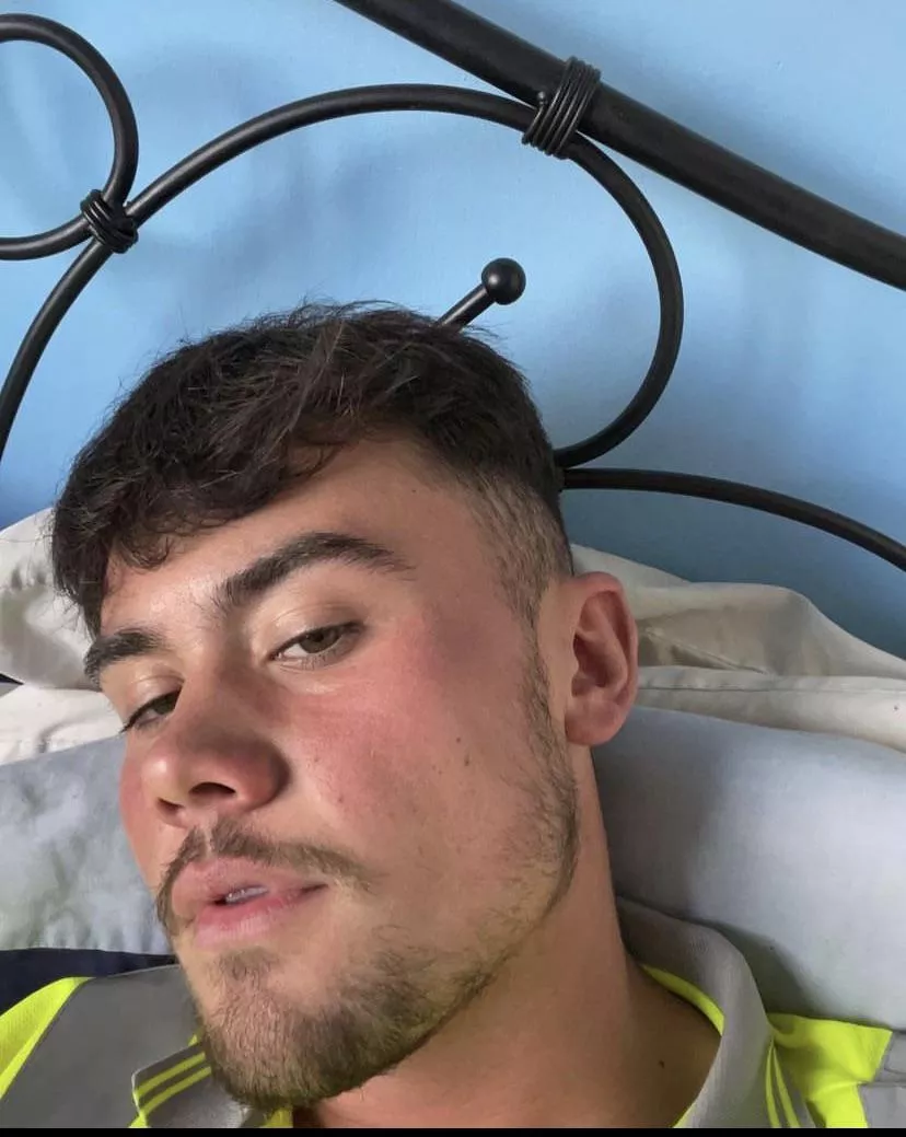 Sc: joe.Robinson10 who wants to cream on my face by [deleted]
