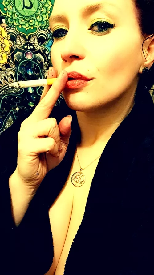 smoke before my bath...... maybe 1 in the water... by ladygreen69420