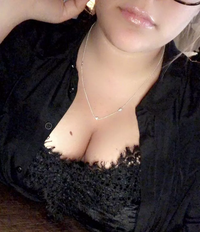 So harddd to concentrate with thoses thoughts on my mind posted by Brianasecretary