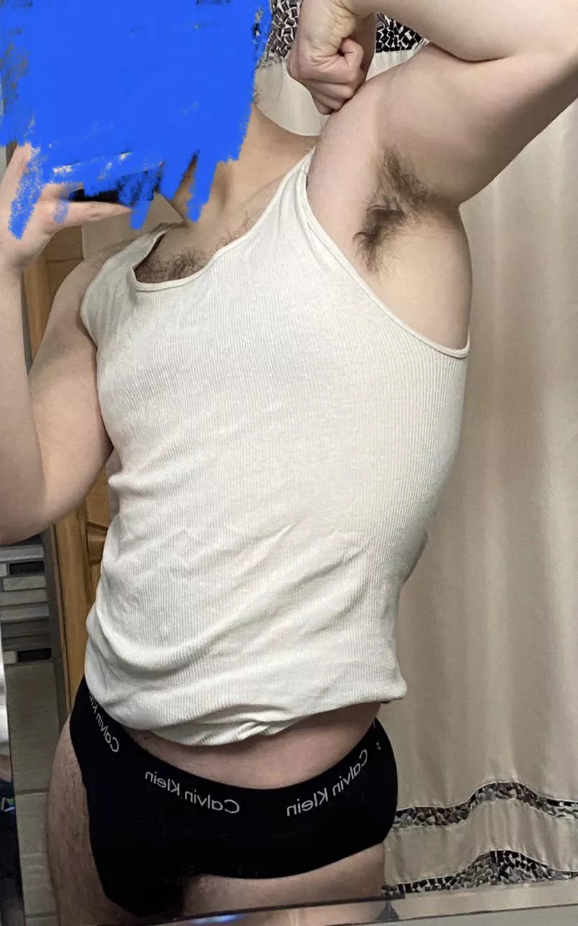 something hits diff w a white tank 😮‍💨😮‍💨 posted by gaycollegeguy4