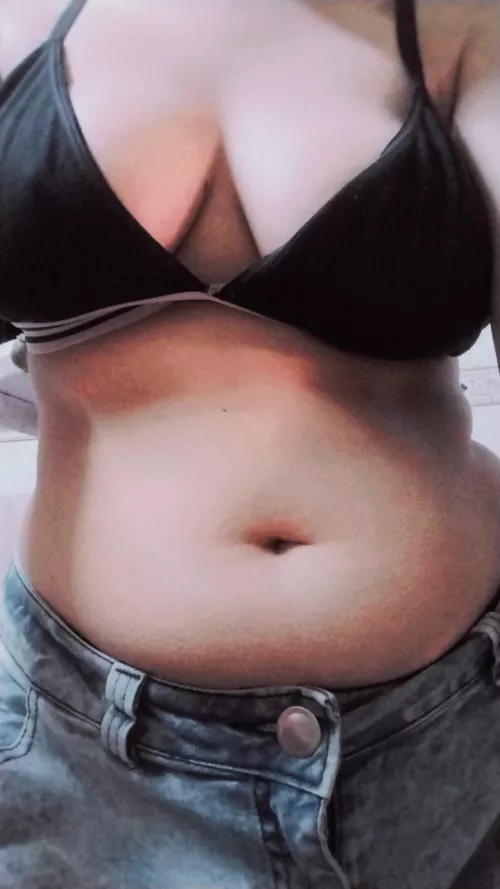 starting the morning, tummy just woke up without eating 🤗 by chubbyemow