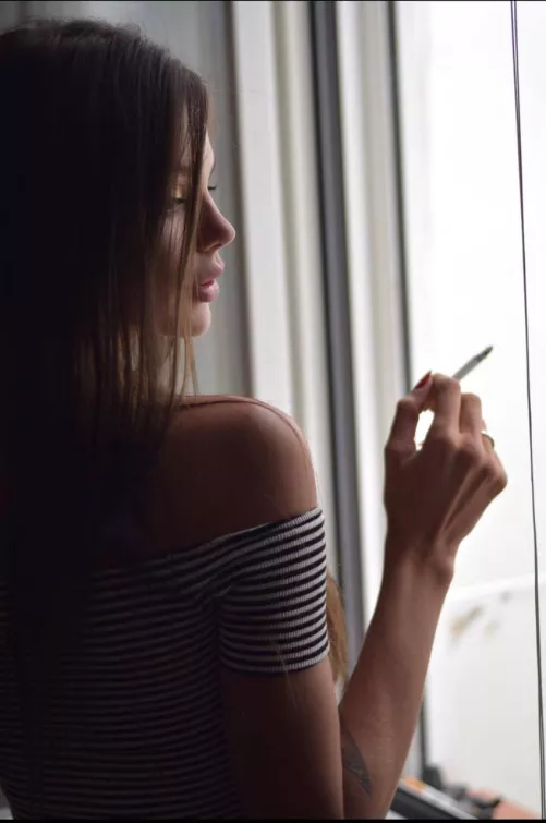 To be honest I love this Reddit SOOO much, cause I dont get a bunch of 💩💩💩 over me when you see me smoking (in peace) by MonikaKingaa