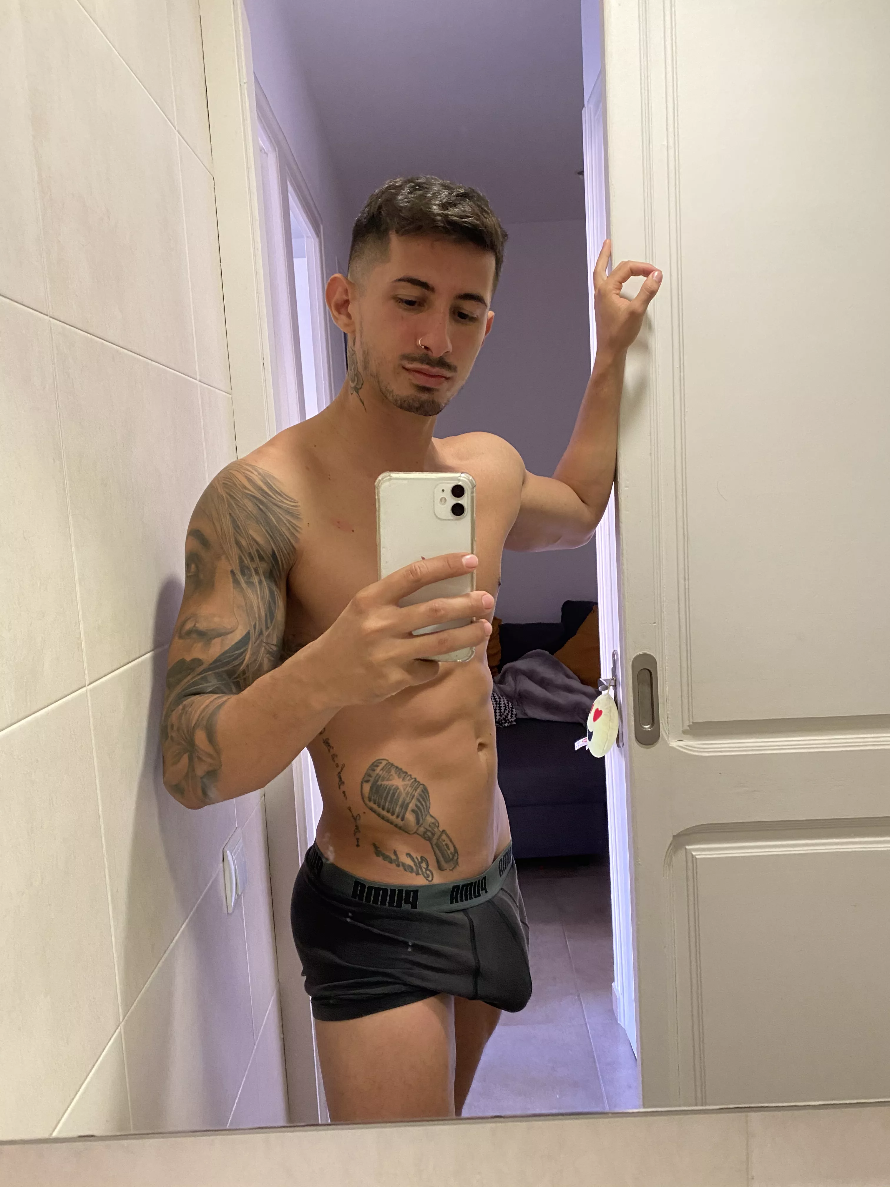 Want my bulge rubbing on you? posted by supermarketboy_