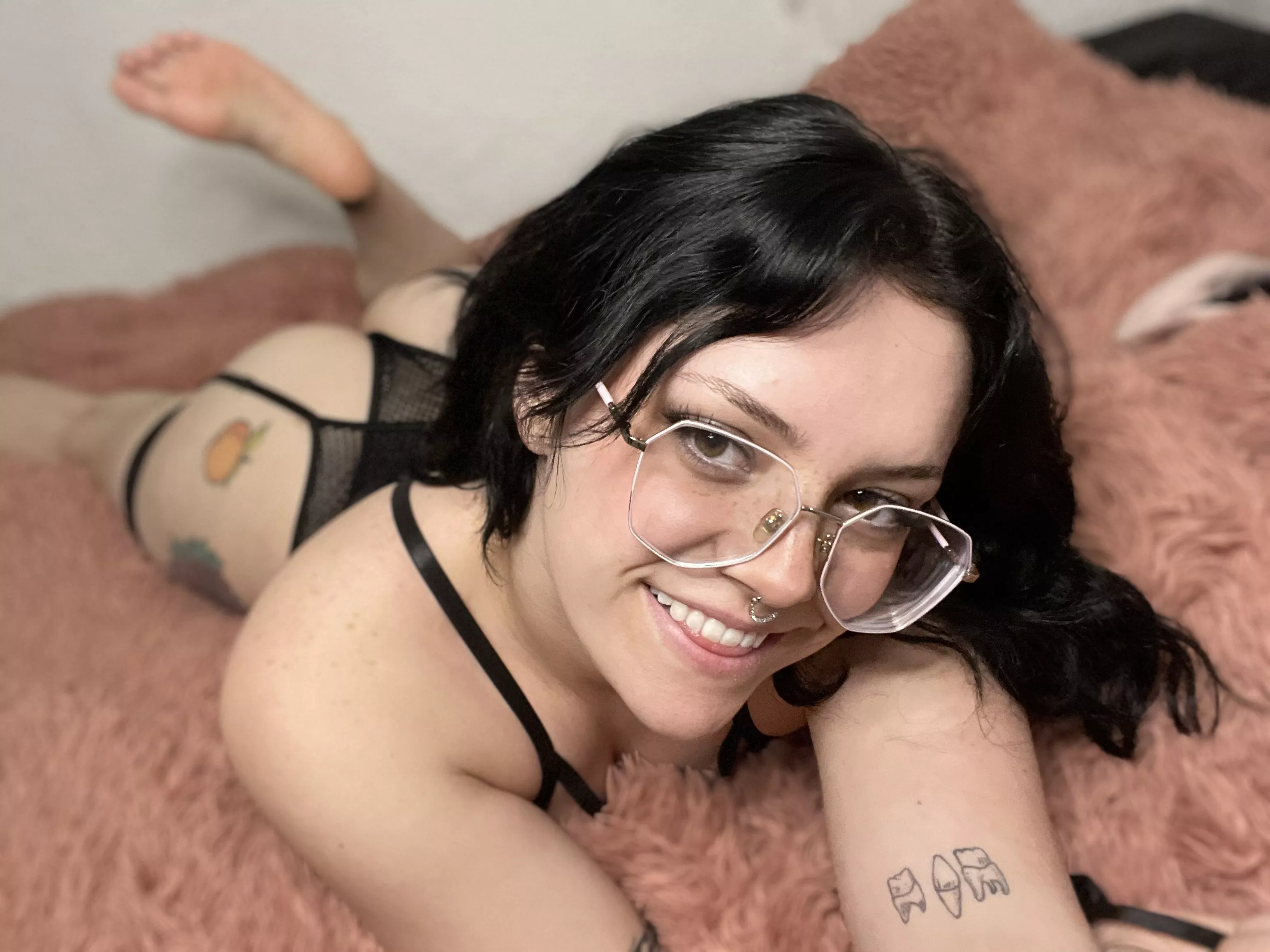 Where should I sit first, your face or your dick?😋 😈 posted by ruegrim