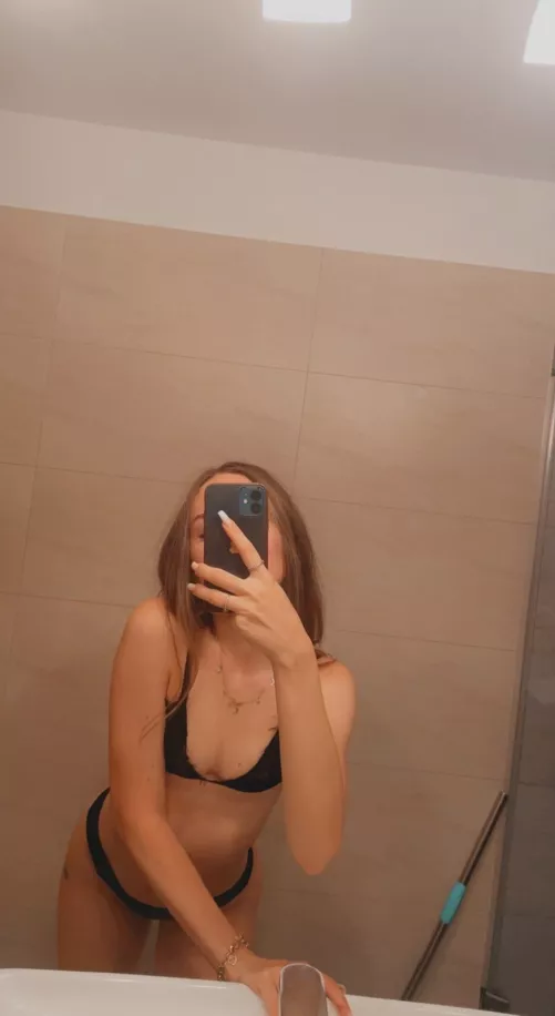 Who wants to take a shower with me? ;)) by KristyzZz