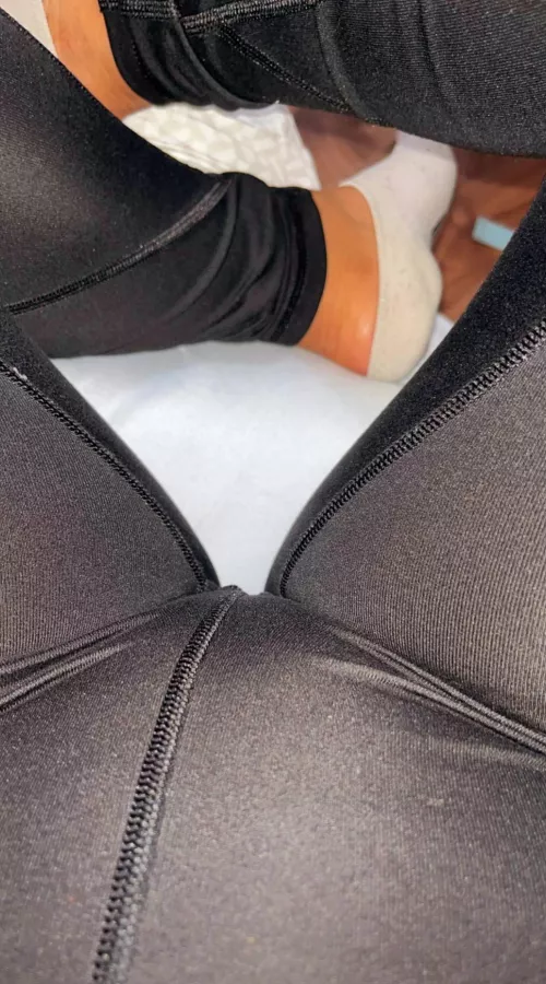 You like my leggings by shys4