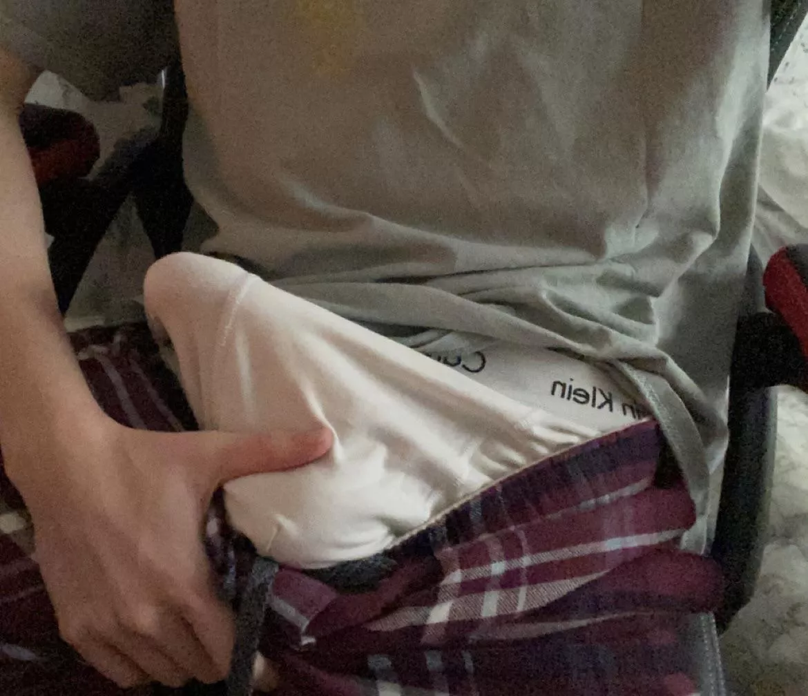 18 looking for a homophobic jock/roadman to out me to his buddies and bully me, snap @dalejacobz posted by AccordingAfternoon64