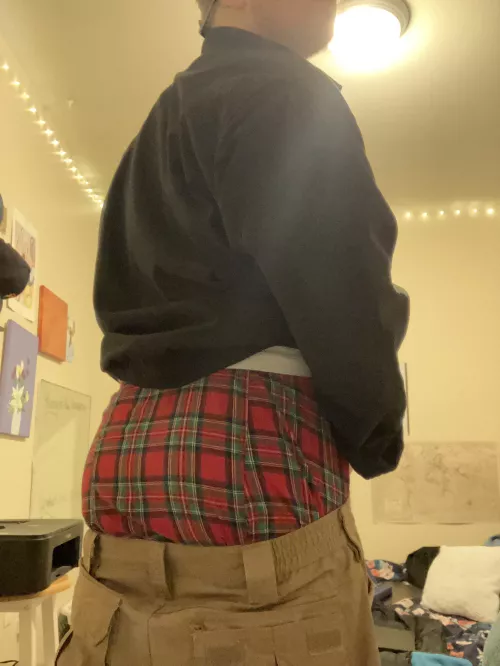 DM me a pic of you dropping your pants wearing boxers under and I’ll send you the other pics in this set lol by One_Explanation1288