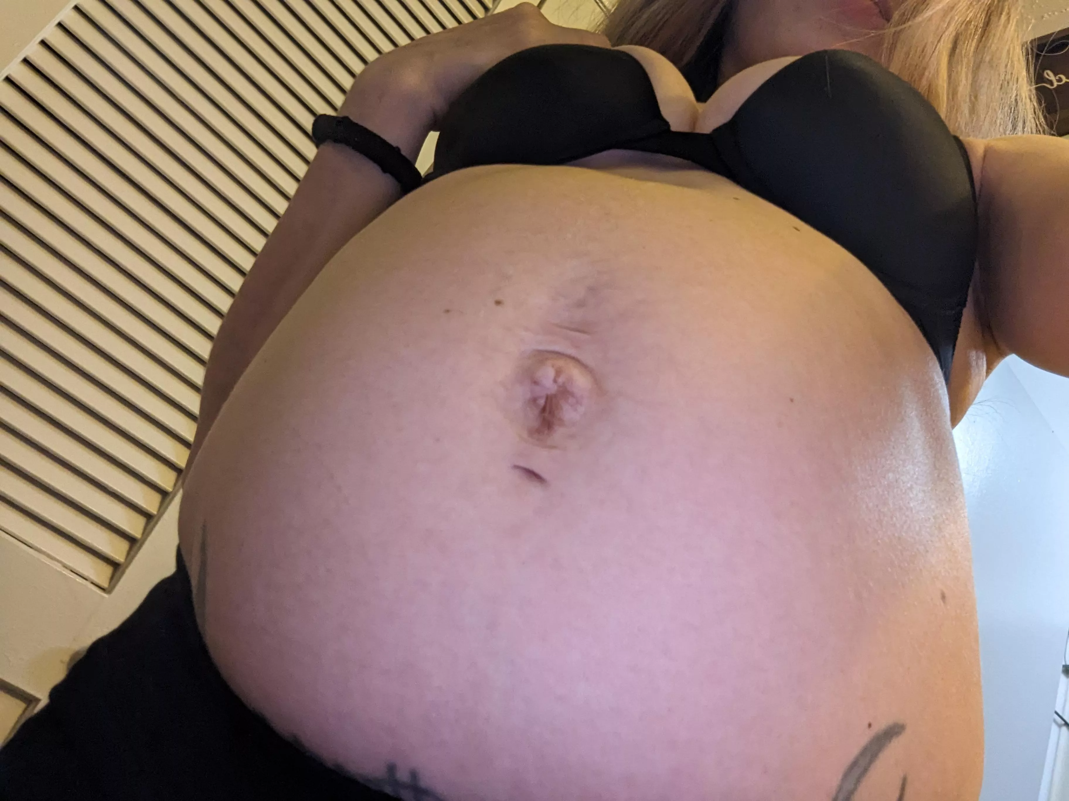 Do you want to cum on my pregnant belly? posted by Tokin_tiffaney420