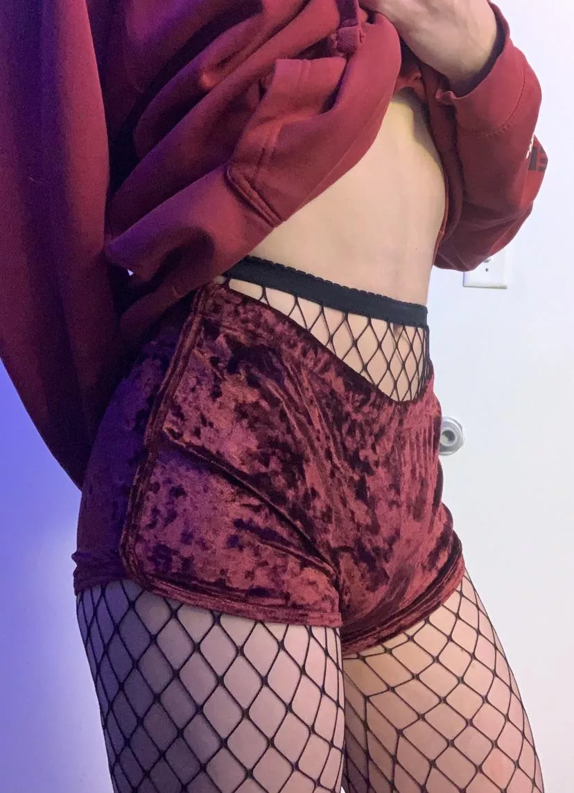 first femboy post. with my favorite shorts :) posted by alecks_57