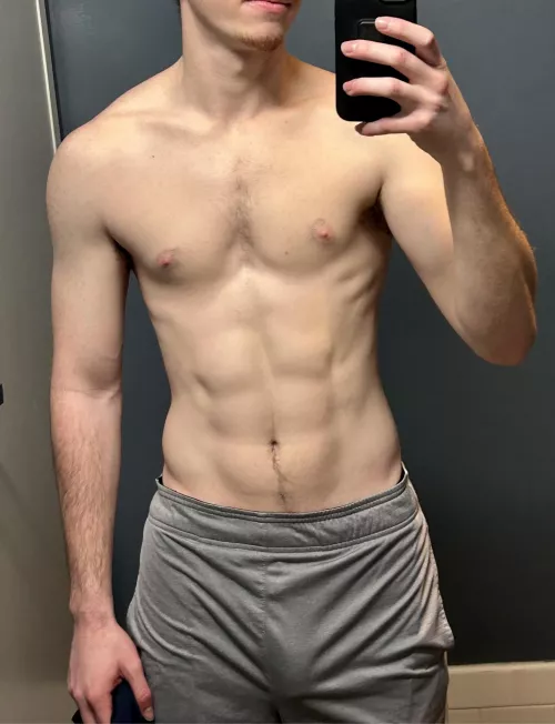 Hey my abs are up here 👀 by rbsmith725