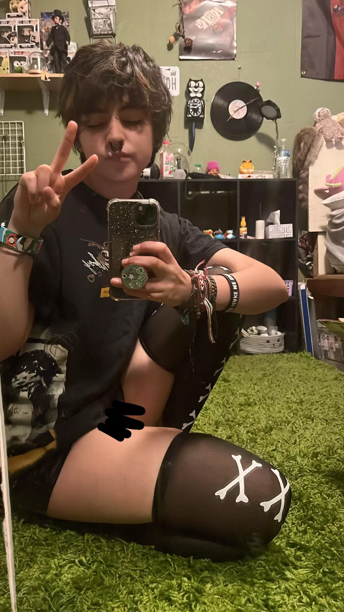 hii, first post on here! i hope everyone has a good friday <: posted by grimyrac