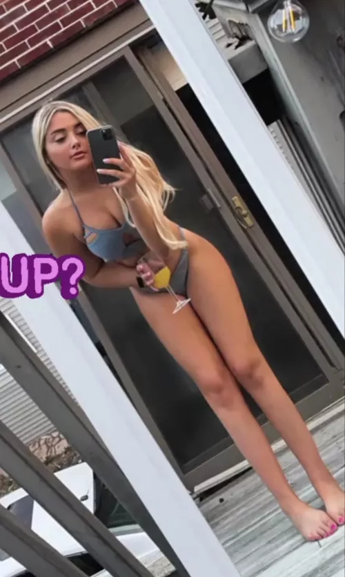 Hottie by Lookingdown24