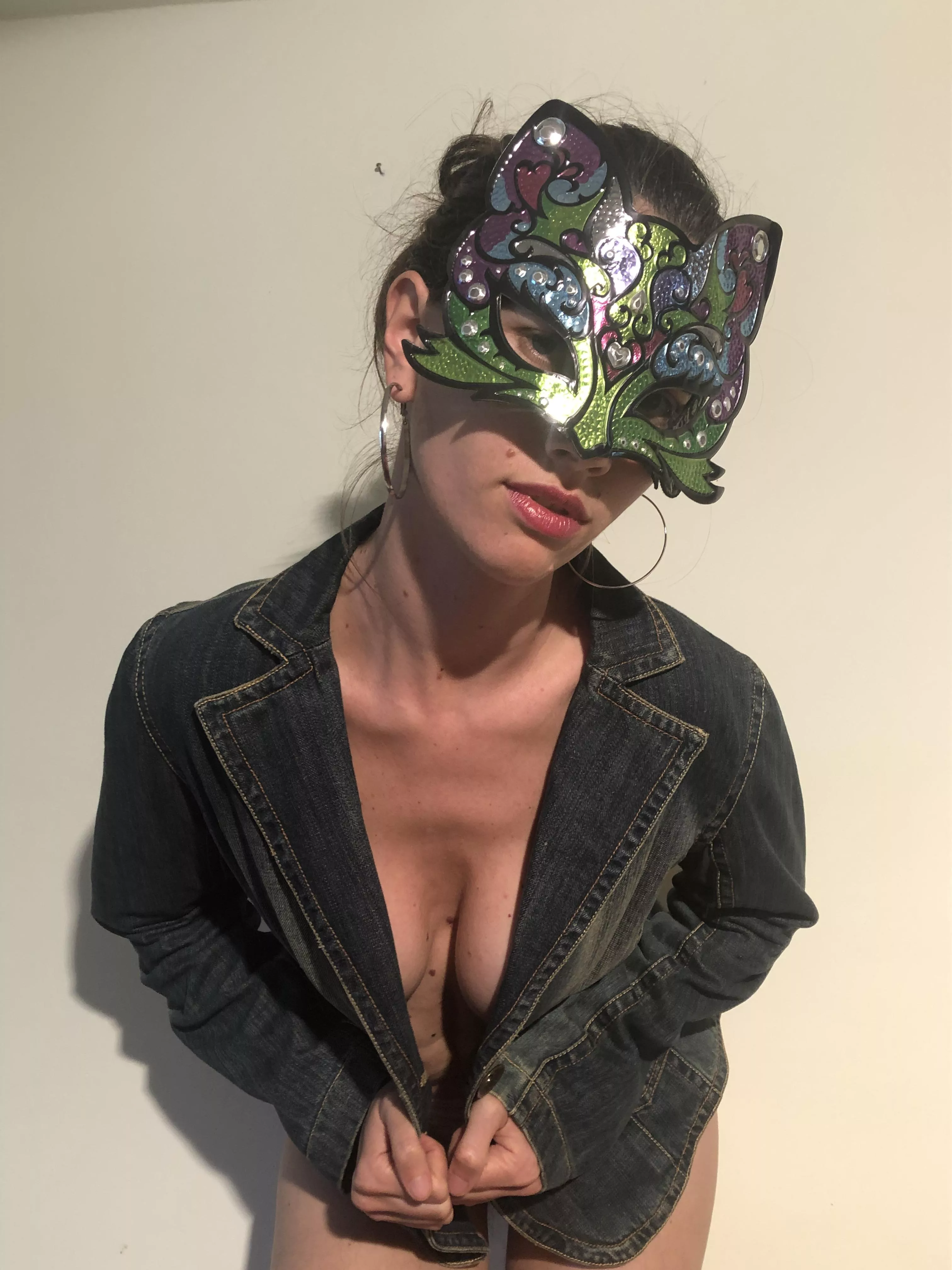 I have some time to get extra naughty for you. posted by Gipsyblu