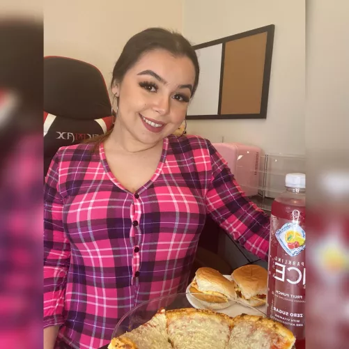 I love when my feeders feed me 😋 I get so full, oh my. 🤤 by MsHazelMel