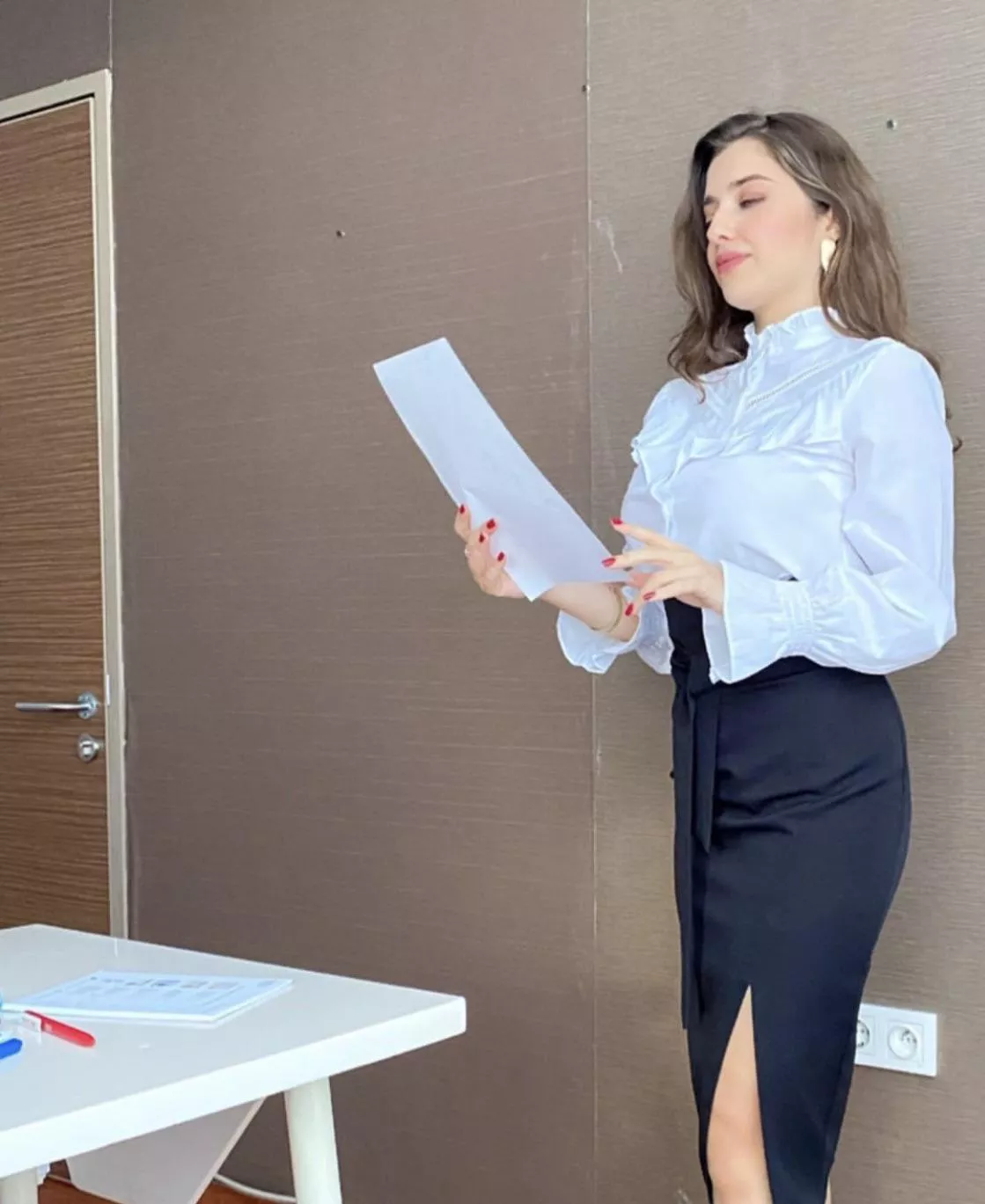 I'm reading my report for my boss 💆🏻‍♀️ posted by zeyozkan