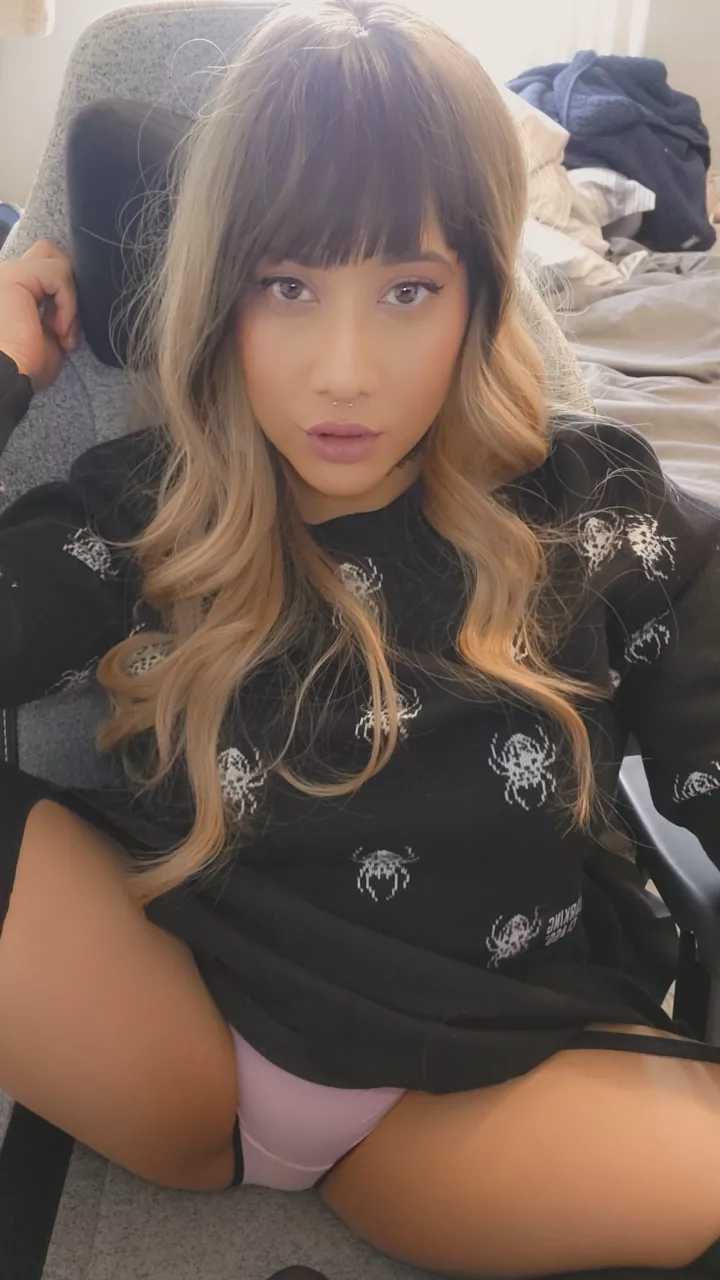 just a lil peek 😏 posted by ChaiBones