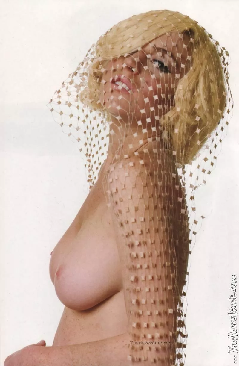 Lindsay Lohan posted by Alt-accountsafety