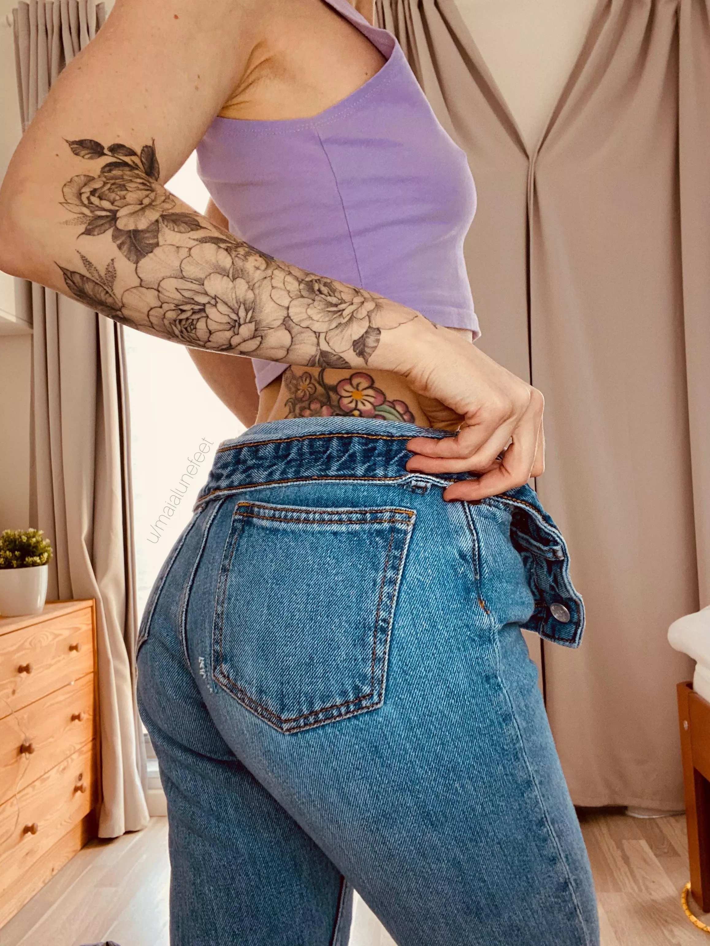 Love my tattoos in this pic 💐[f] posted by maialunefeet