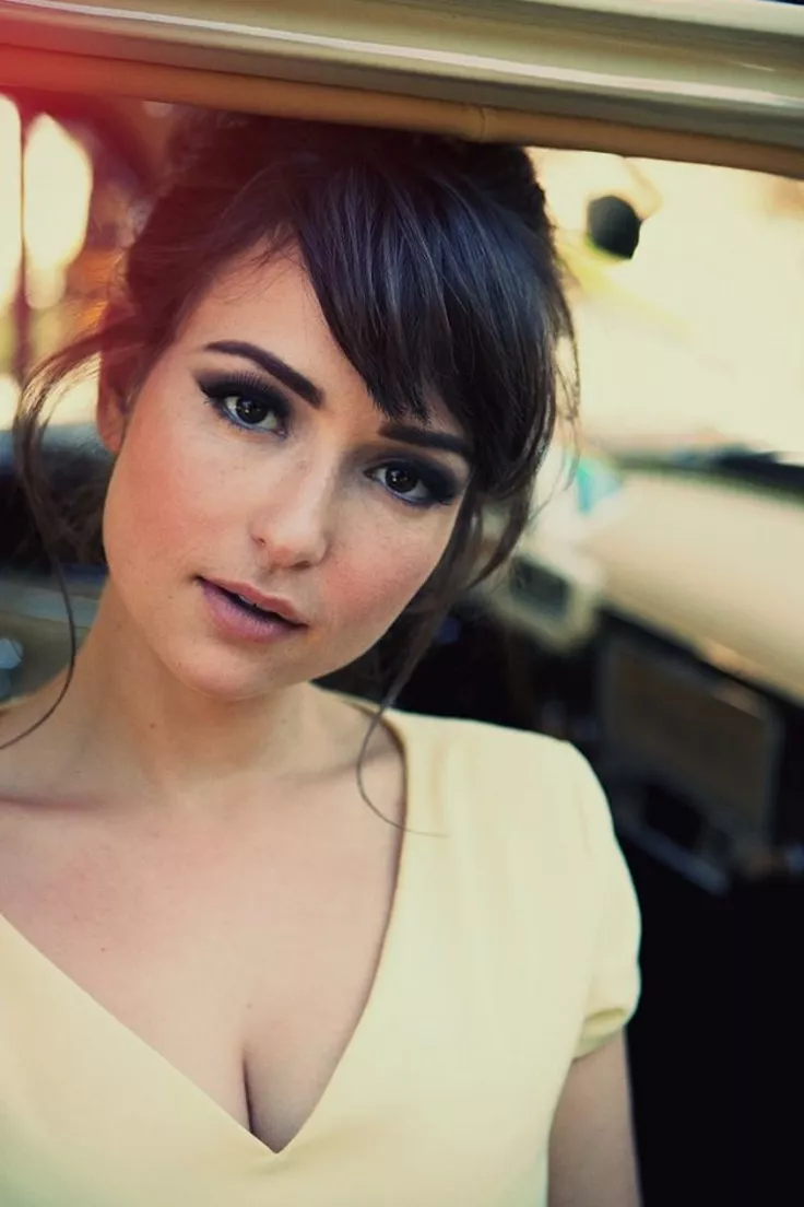 Milana Vayntrub, who plays 