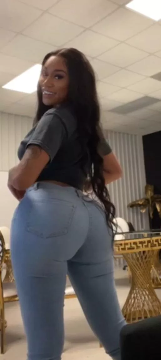 Nia posted by Ghettobootyfarts