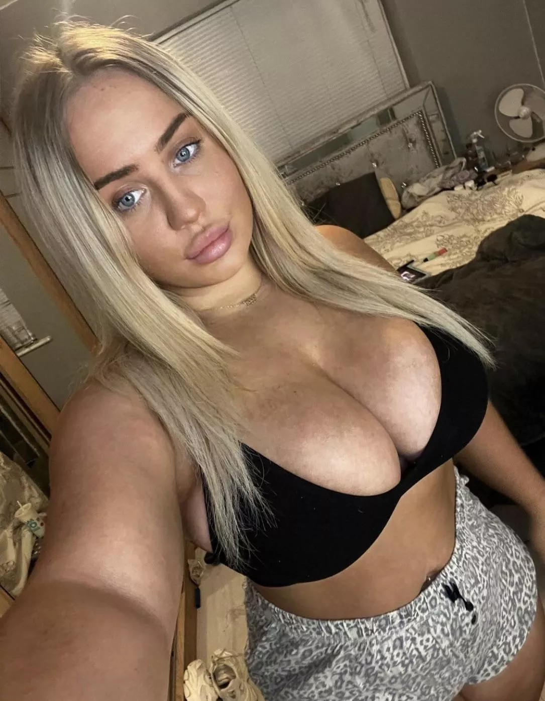 Oh Molly ( . )( . ) posted by KitchenLengthiness87