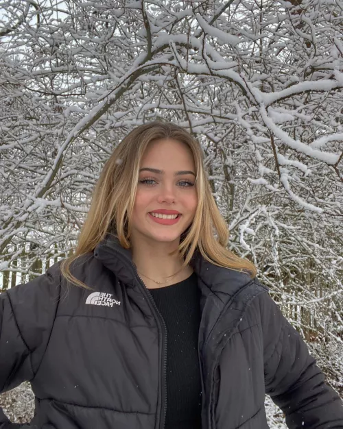 Sara Crumbleleg by Slow_Ant_1409