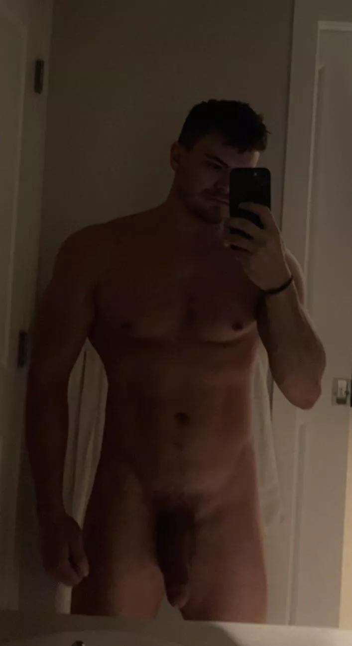 Something about this lighting… posted by Away-Still-9321