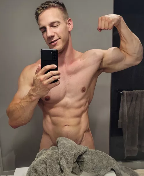 The towel is always at the wrong place & wrong time 😅 by John_fitness91