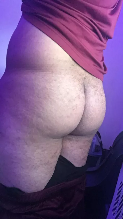 Ugh I am so lonely Wanna be friends?? by Small_Valuable_4481